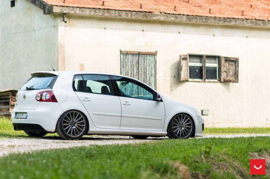  Volkswagen Golf GTI on Vossen Wheels (VFS2) 2017 года  (фото 19 из 28)
